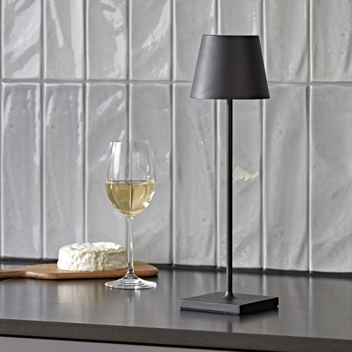 HeritageGlow - Timeless Table Lamp